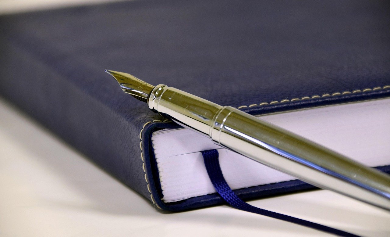 ulleo a book 1945426 1280